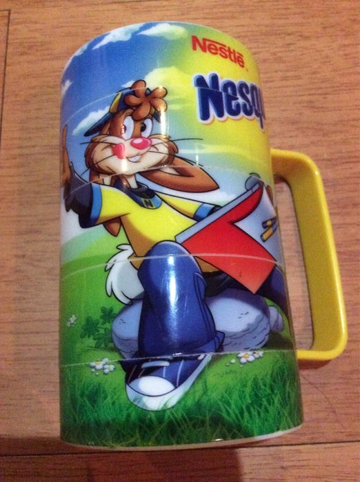 Caneca Nesquik, colheres Chocapic e flippers Mimosa