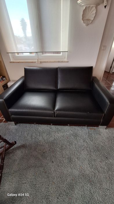 Sofá  em pele preto