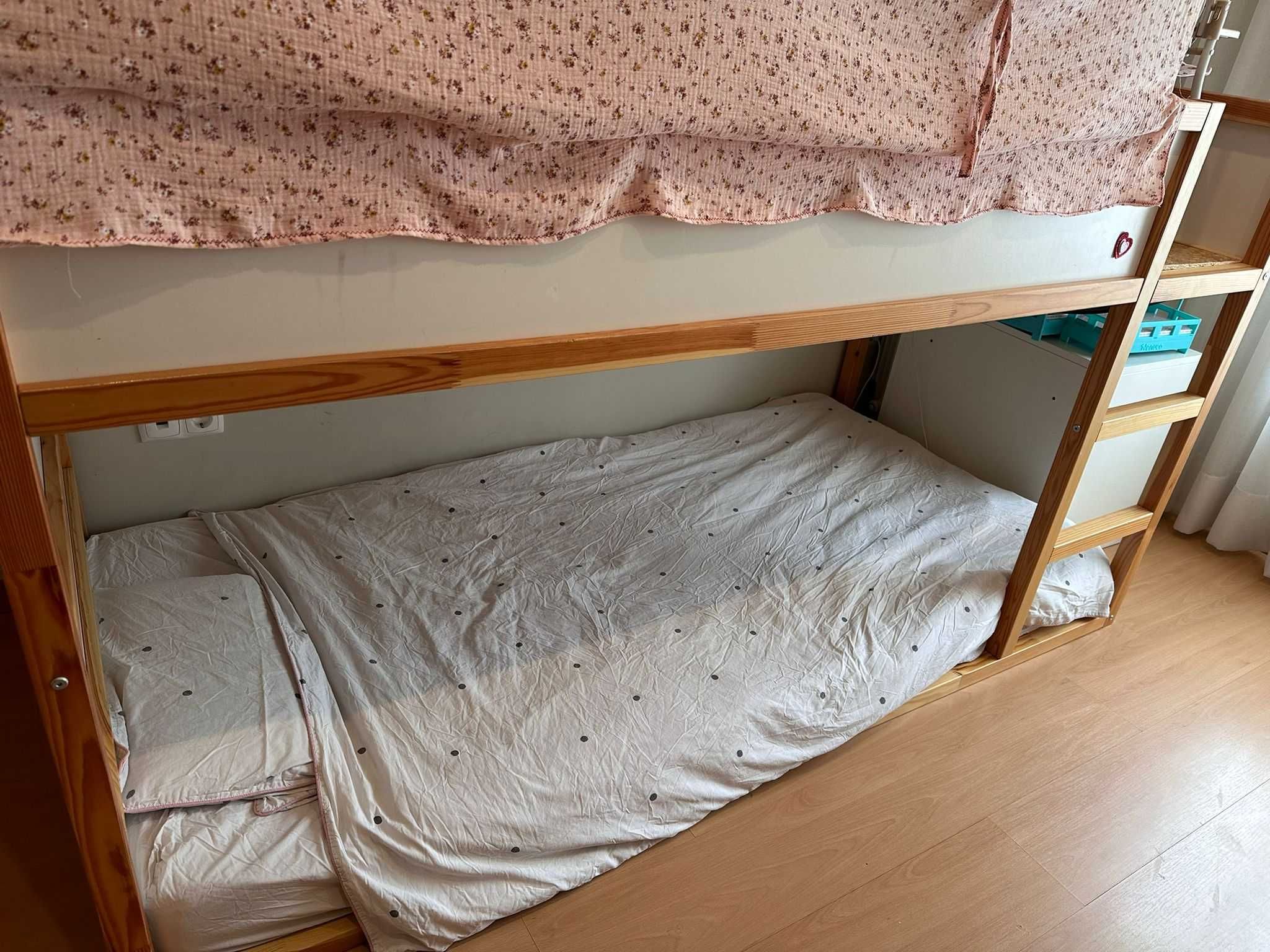 Cama beliche + 2 colchões - Madeira 150€