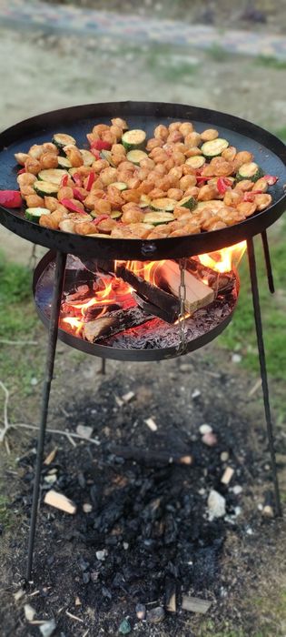 Сковорода диск 50 см з кришкою і підставкою для дров на високих ніжках