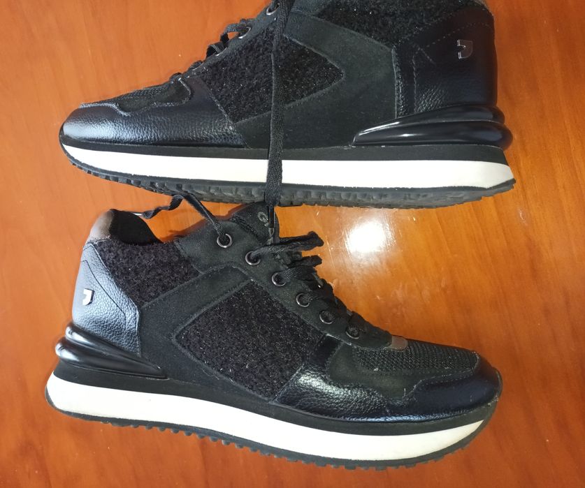 Par de ténis  - Gioseppe