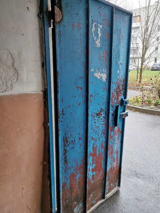 Металеві двері з кодовим замком