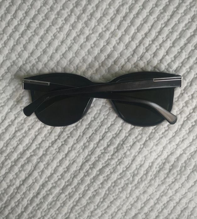 Óculos clássicos de sol de Prada