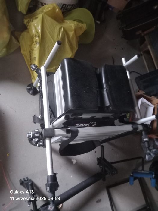 Kosz wędkarski MVDE plus rolki Sensas