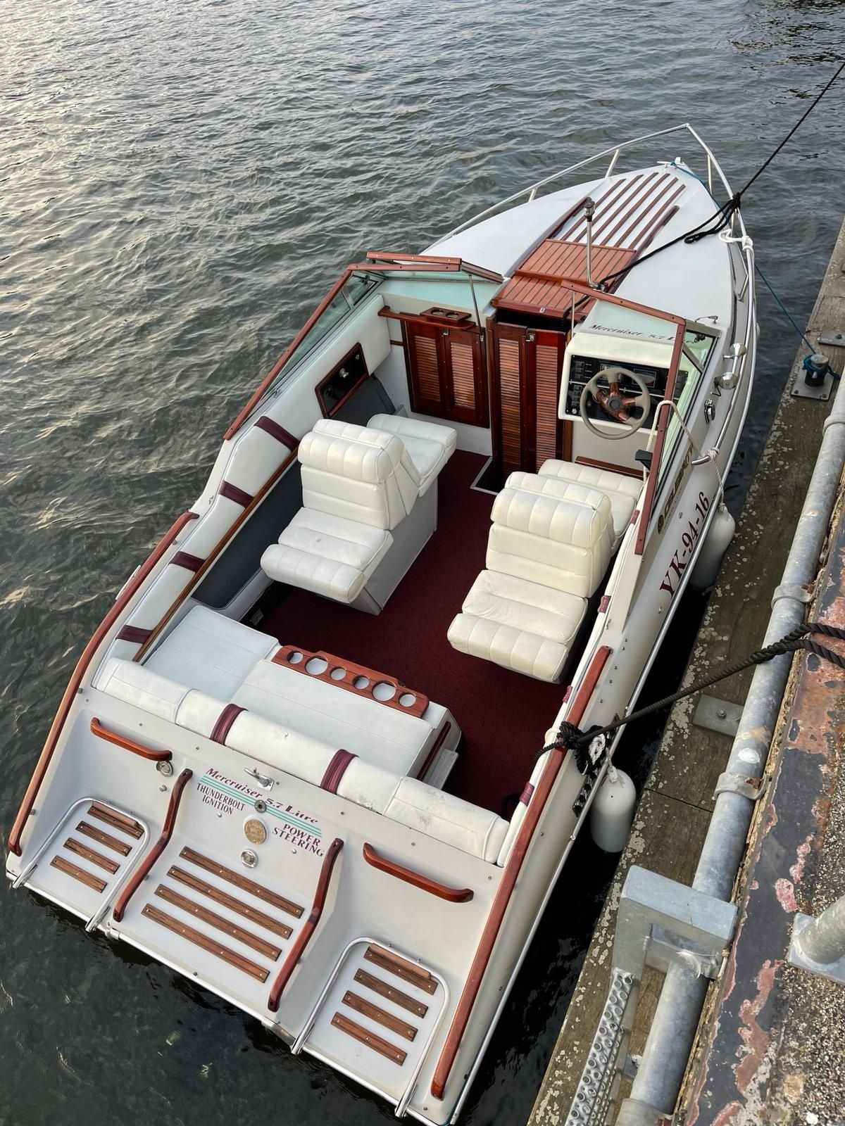 Łódź Motorowa, Yacht Celebrity Crown Line . 260KM, 9-osób+ przyczepa.
