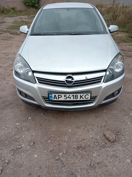 OPEL  ASTRA  2011  1,6 бенз