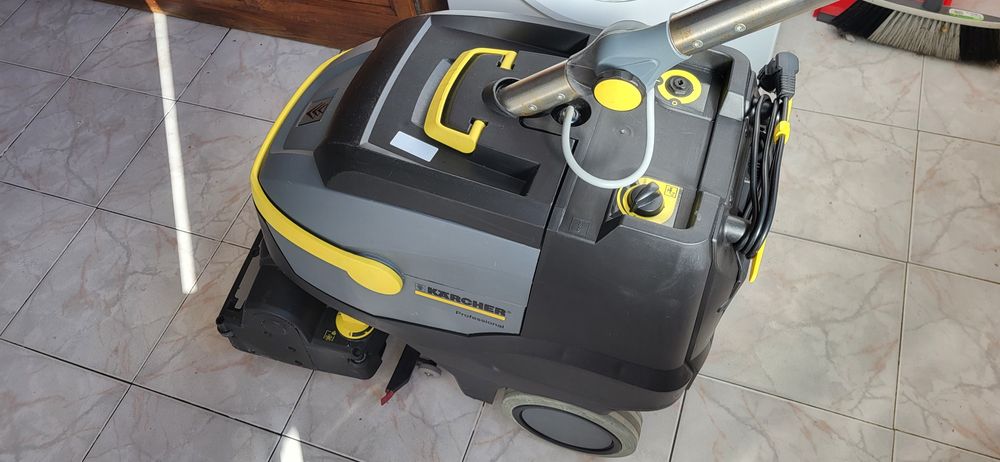 Lavadora de pavimentos profissional Karcher BR 35/12 C Bp Pack