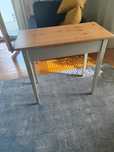 Niewielkie biurko drewniane, toaletka ikea