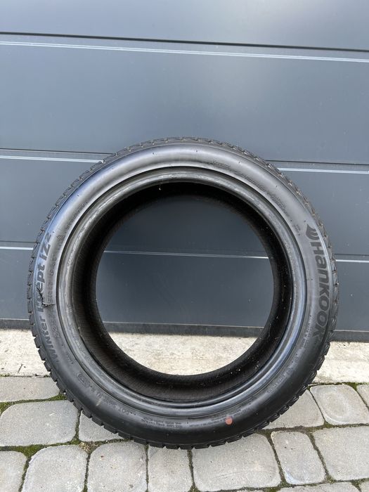 Шини hankook winter i*cept iz2 w616 r17 225/45 (пошкоджене)