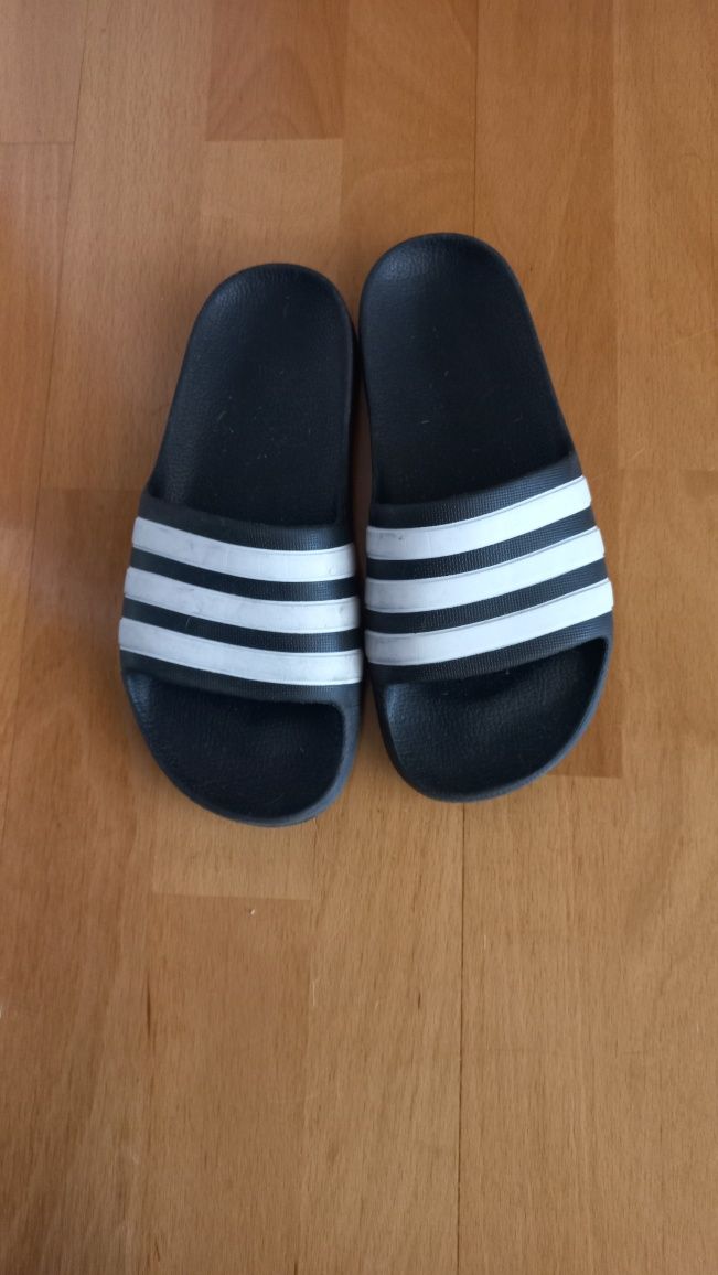 Chinelos adidas pretos