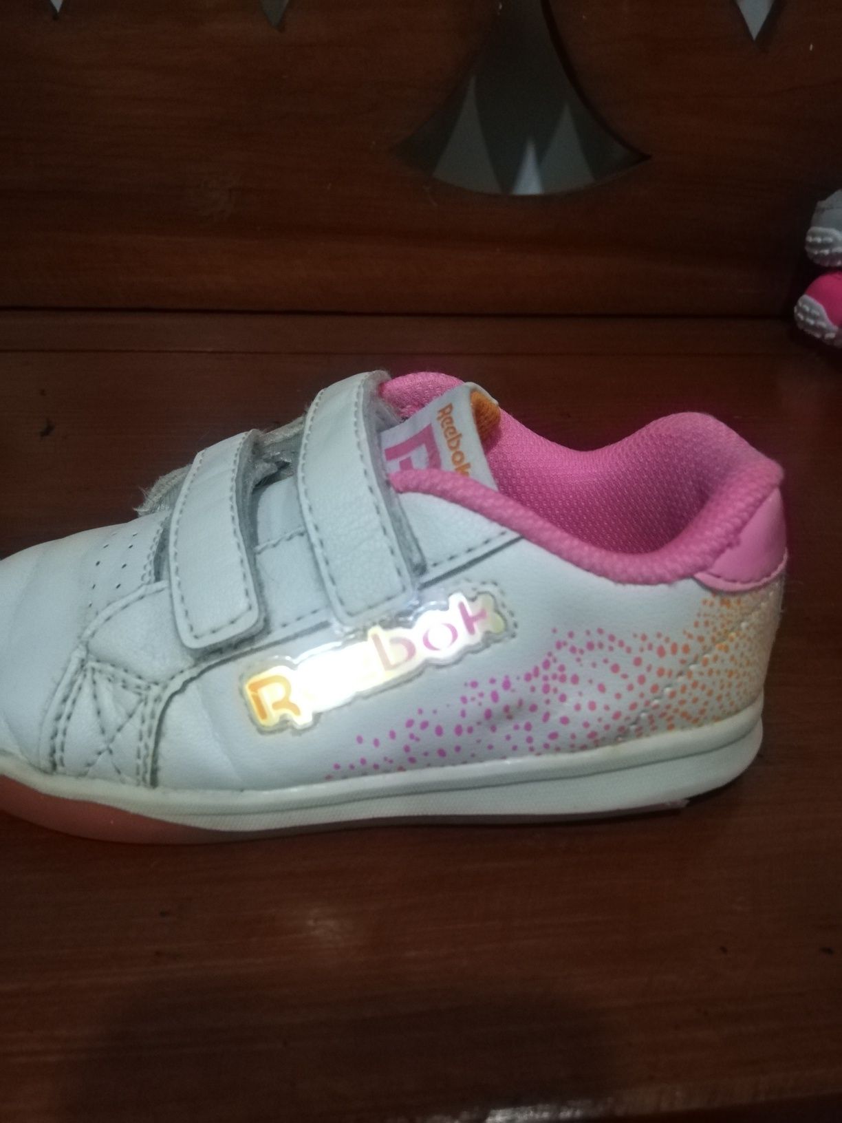 Ténis reebok criança c/luz tamanho 24