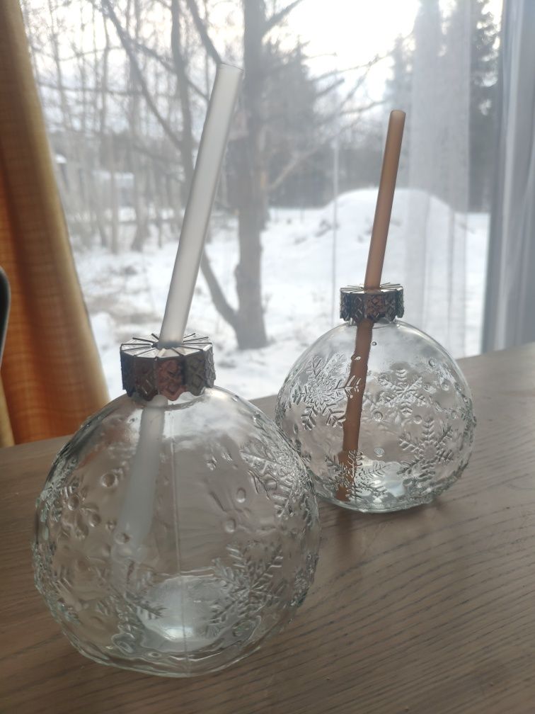 Zestaw dwie nowe szklanki zimowe kubki ze słomką bombki kule 220 ml