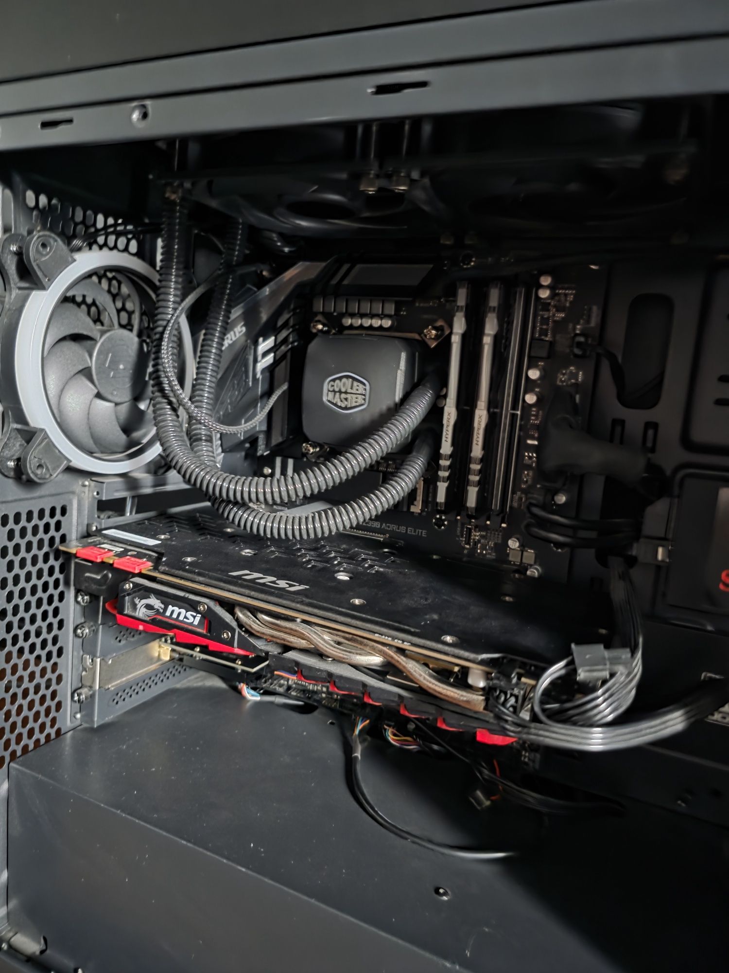 Komputer z chłodzeniem wodnym i5 / GTX 1070 / RGB /

16 GB