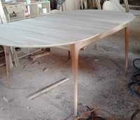 Mesas novas em madeira maciça