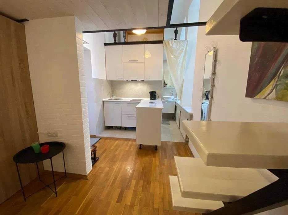 Оренда квартири студії біля Золотих Воріт та Пейзажної аллеї