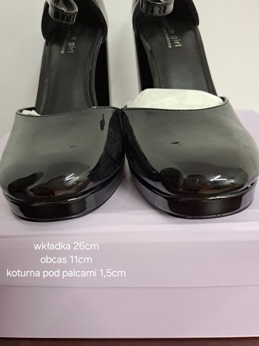 Buty na obcasie słupku botki 40