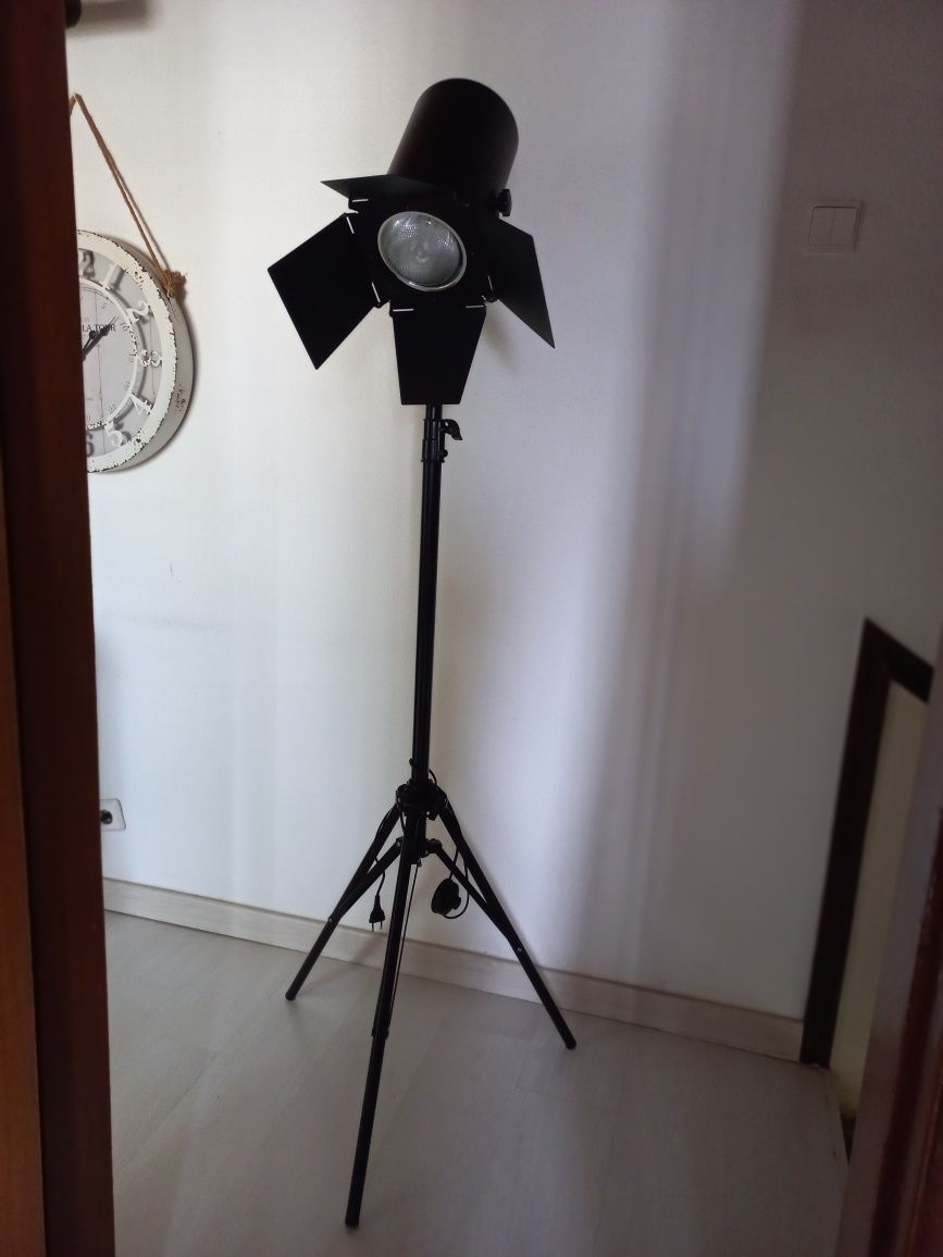 Candieiro, projector,em ferro preto
