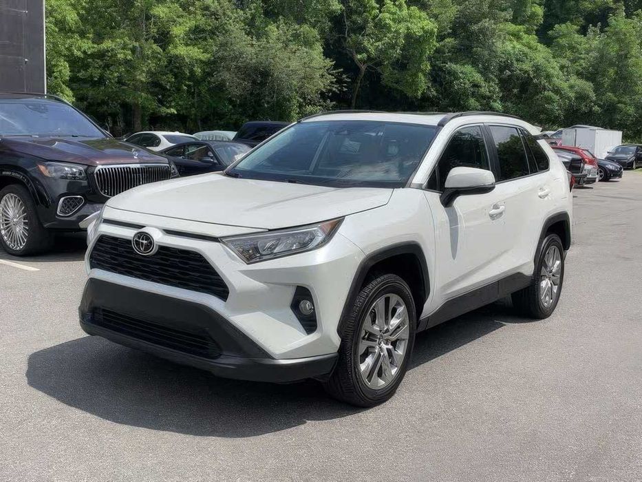 Toyota RAV4 XLE Premium      2021