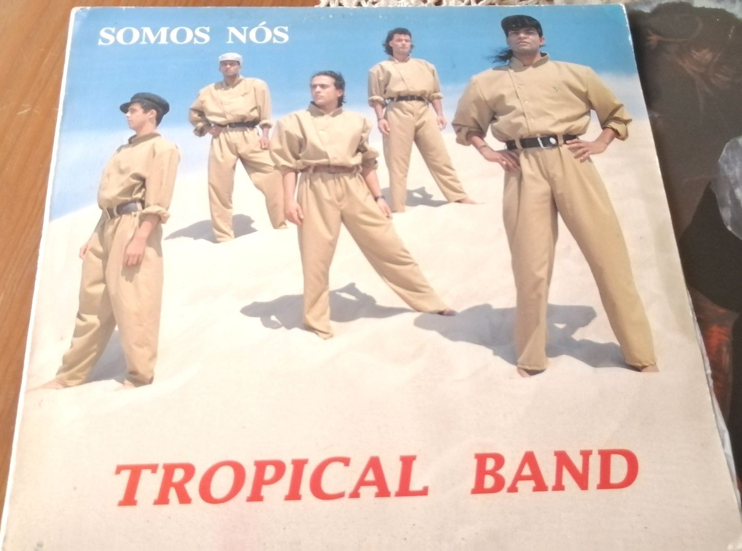 Tubarões. Tropical Band.Mais outros géneros tros