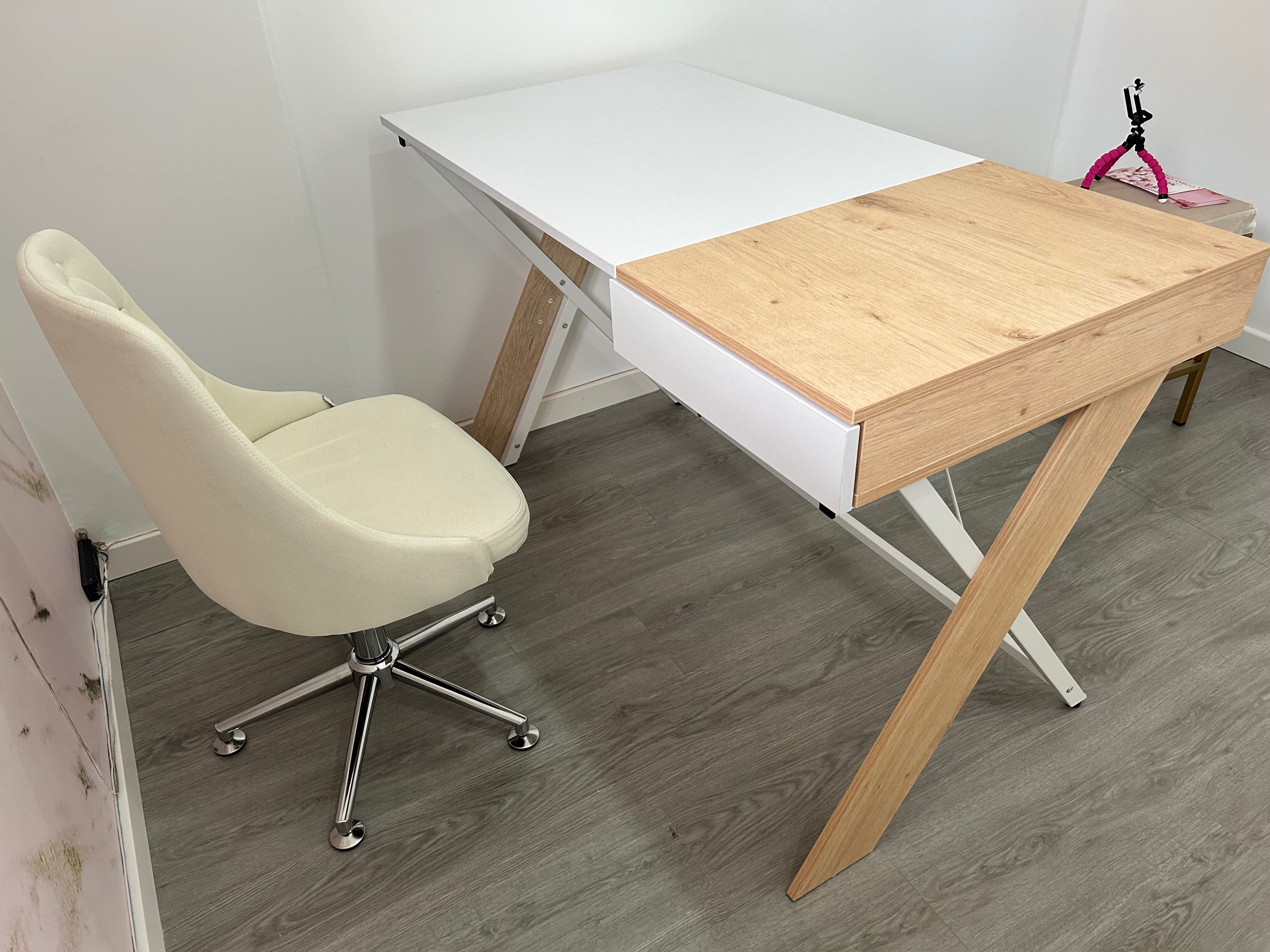Mesa de escritório nova