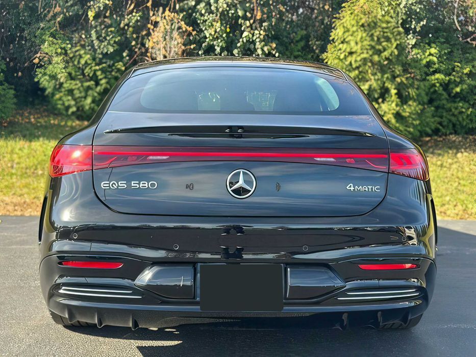 Mercedes-Benz EQS      2022