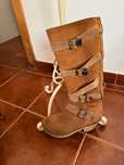 Botas com sola de madeira