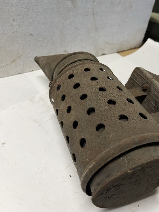 Stary podkurzacz zadymiarka dymaka do pszczół