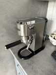 Ekspres kolbowy Delonghi Dedica Style