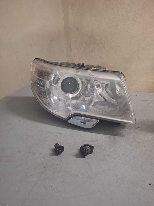 Lampa prawa skoda superb II europa uszkodzona