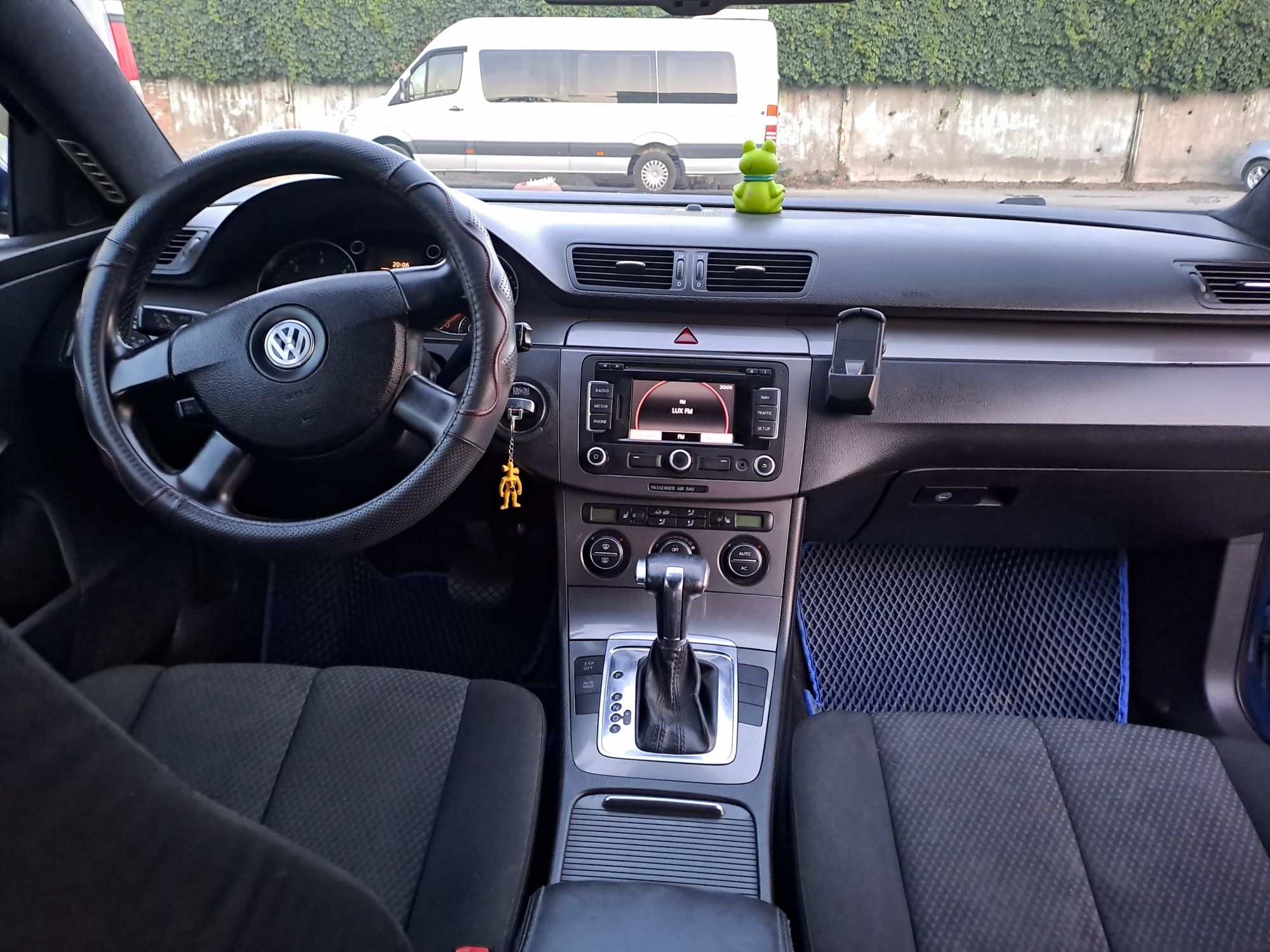 Авто Volkswagen Passat B6