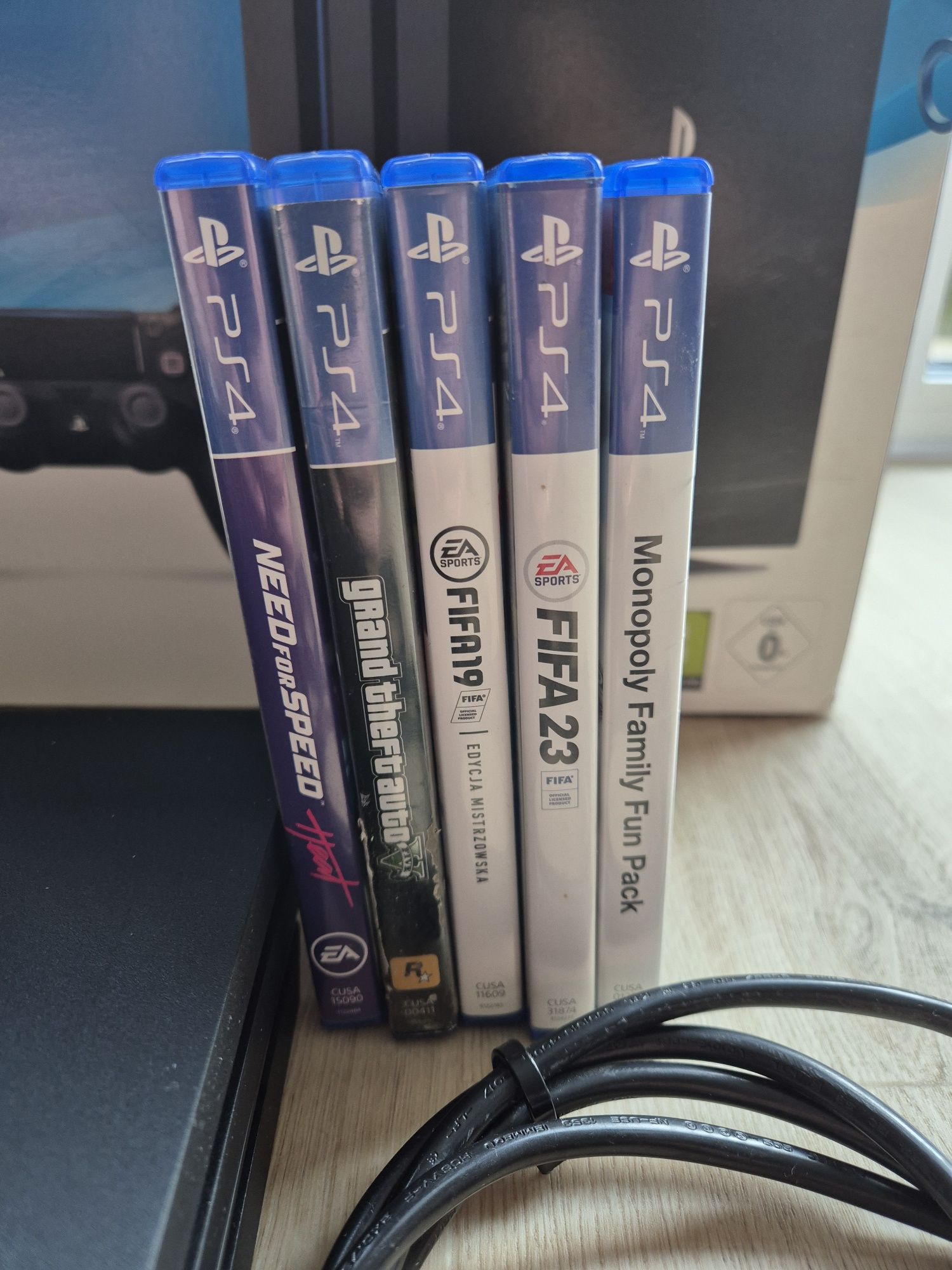 Playstation 4 Pro 1TB (PS4) 2Pady + Gry