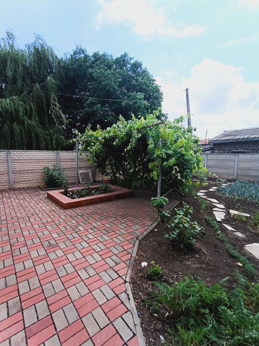 Здається будинок в районі площі Захисників України (Визволення)