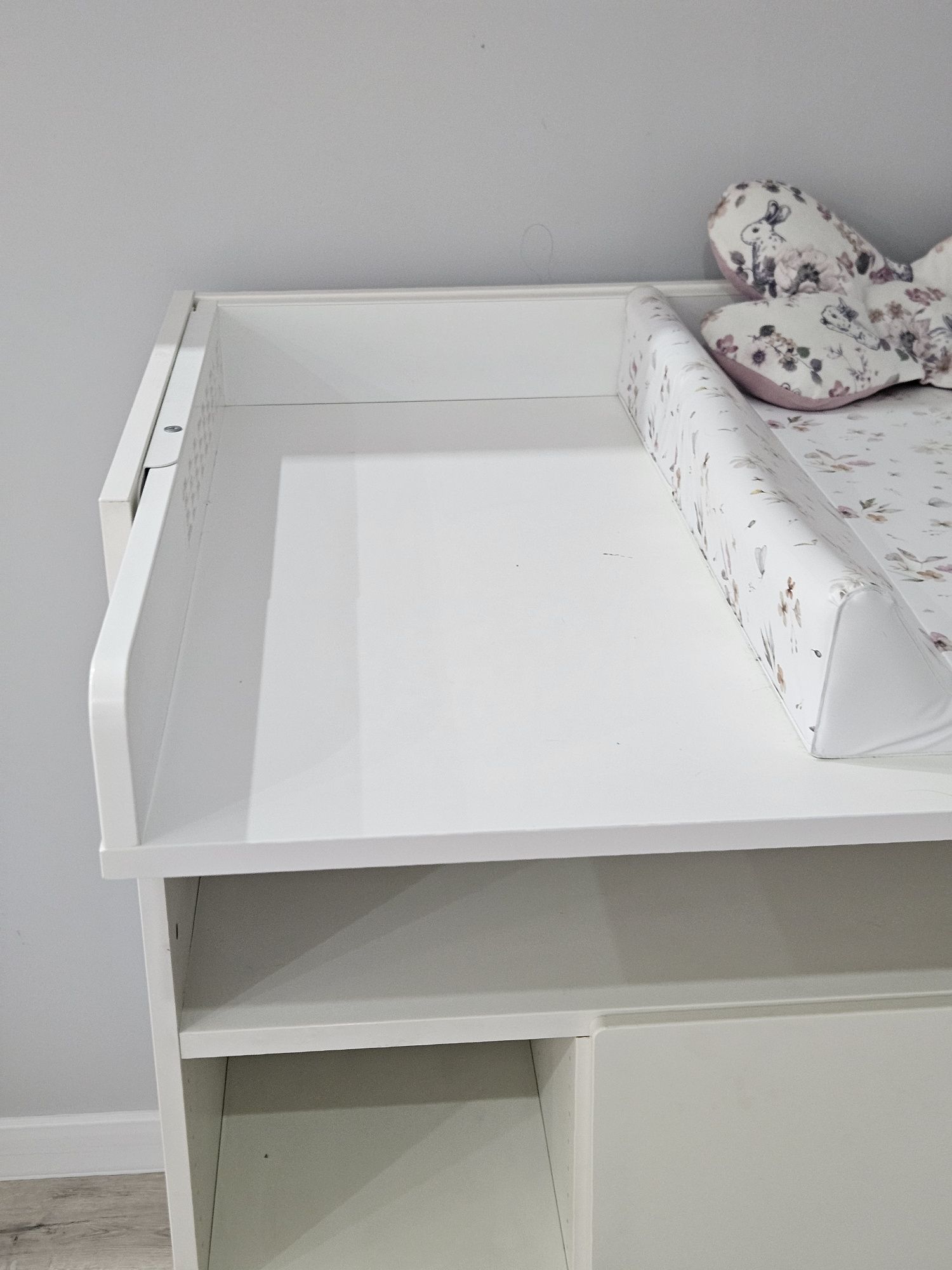 Biała komoda z przewijakiem IKEA 90x79x100