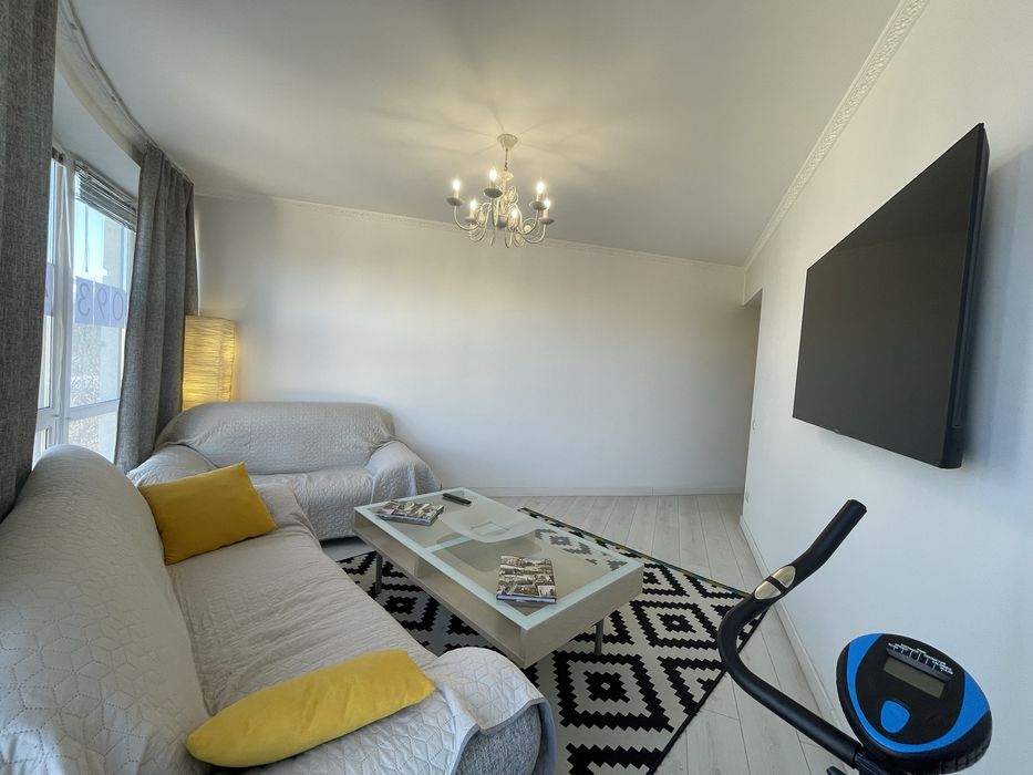 ЦЕНТР!Продаж простороі та світлої 2 кім квартири!