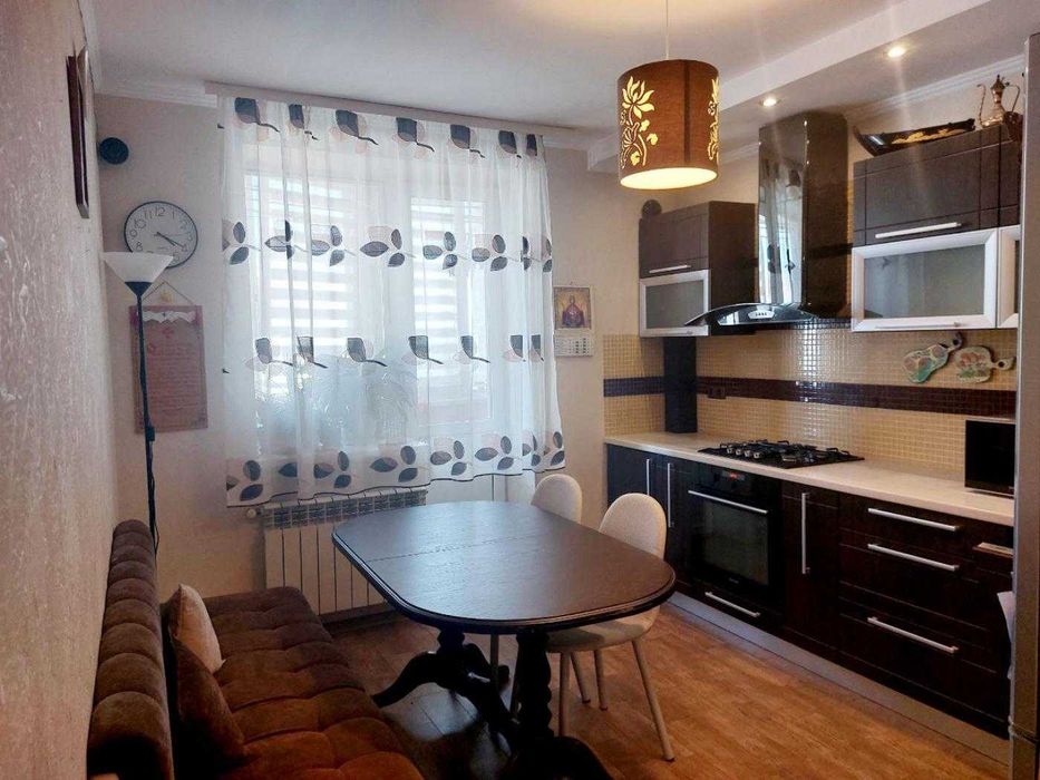 БЕЗ КОМІСІЇ! дуже велика 2 кімнатна квартира. ТОП локація