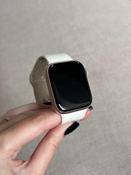 Продам свій смарт годинник Apple Watch SE 44 gold ОРИГІНАЛ