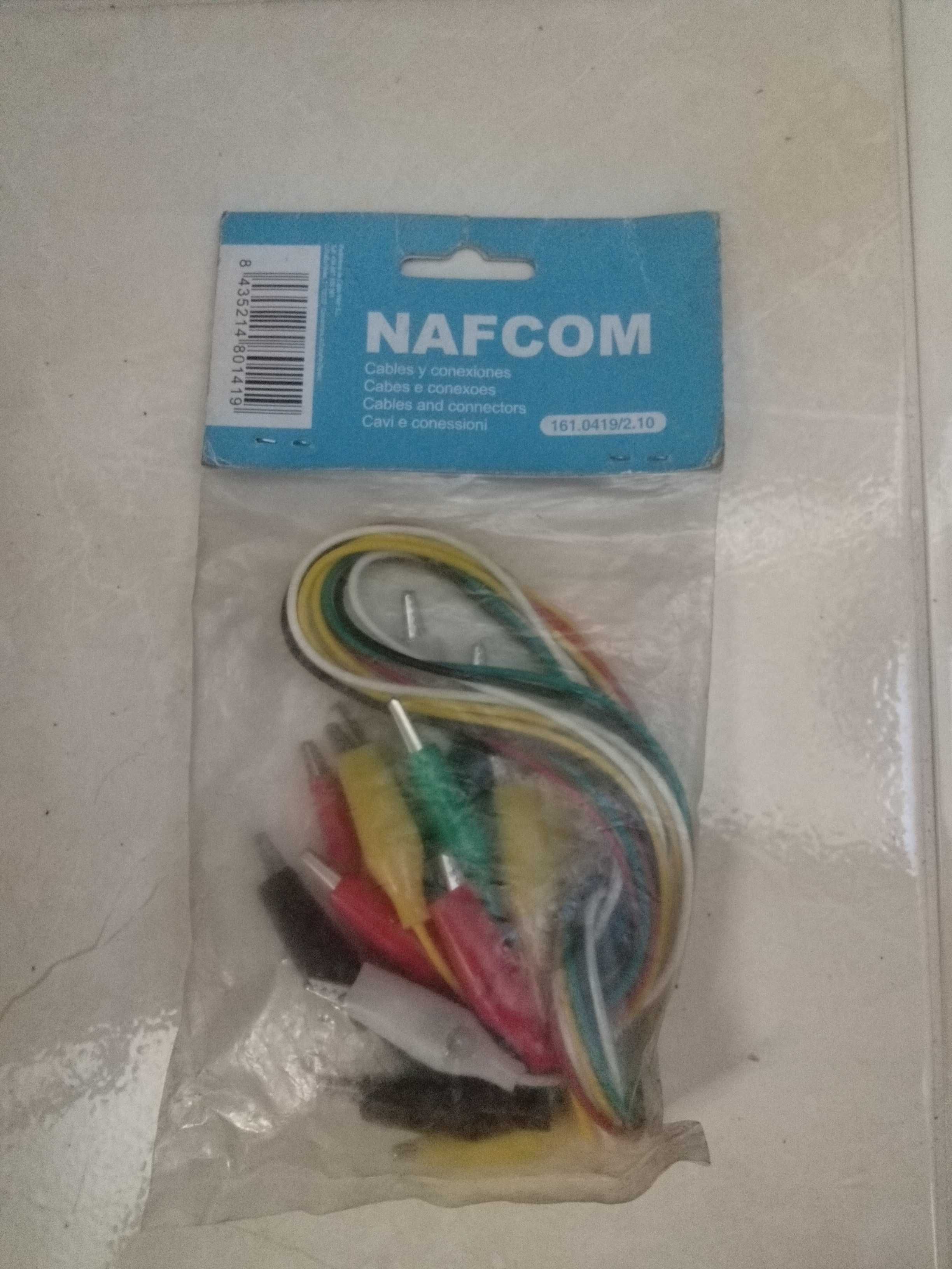 Garras, crocodilos e leitor de voltagem para eletricidade