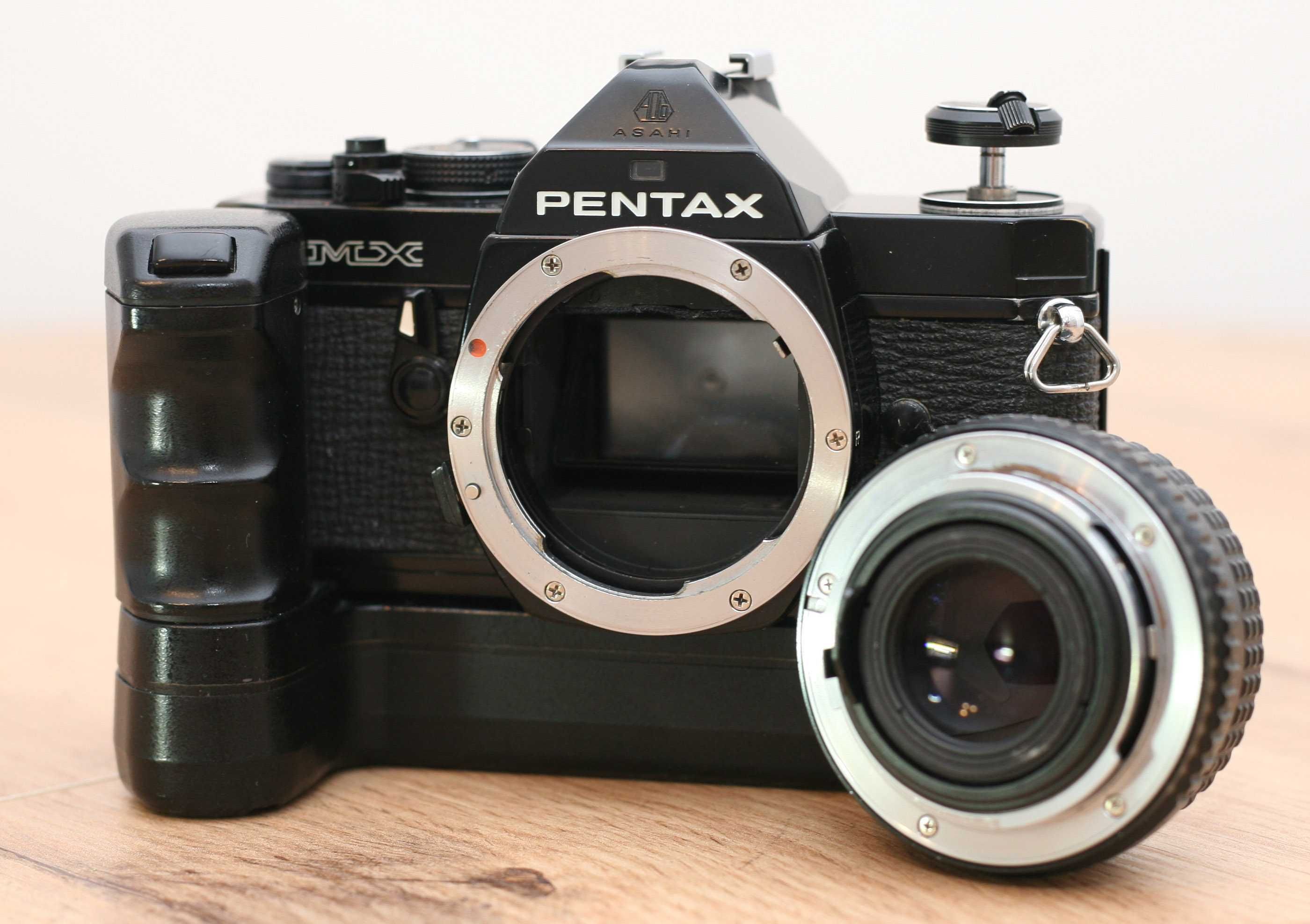 Pentax MX + ob. SMC Pentax-M 1.7/50 + winder MX