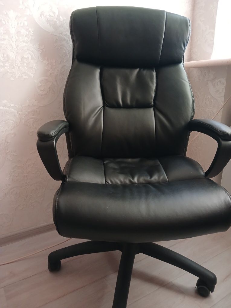 Продаю новое компьютерное кресло