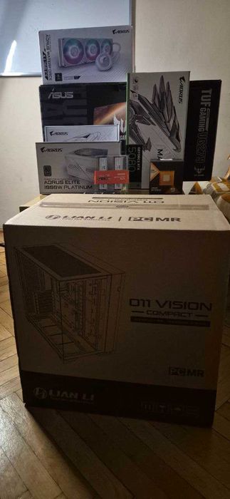 Biały komputer stacjonarny z kartą RTX 5080 i procesorem Ryzen 9