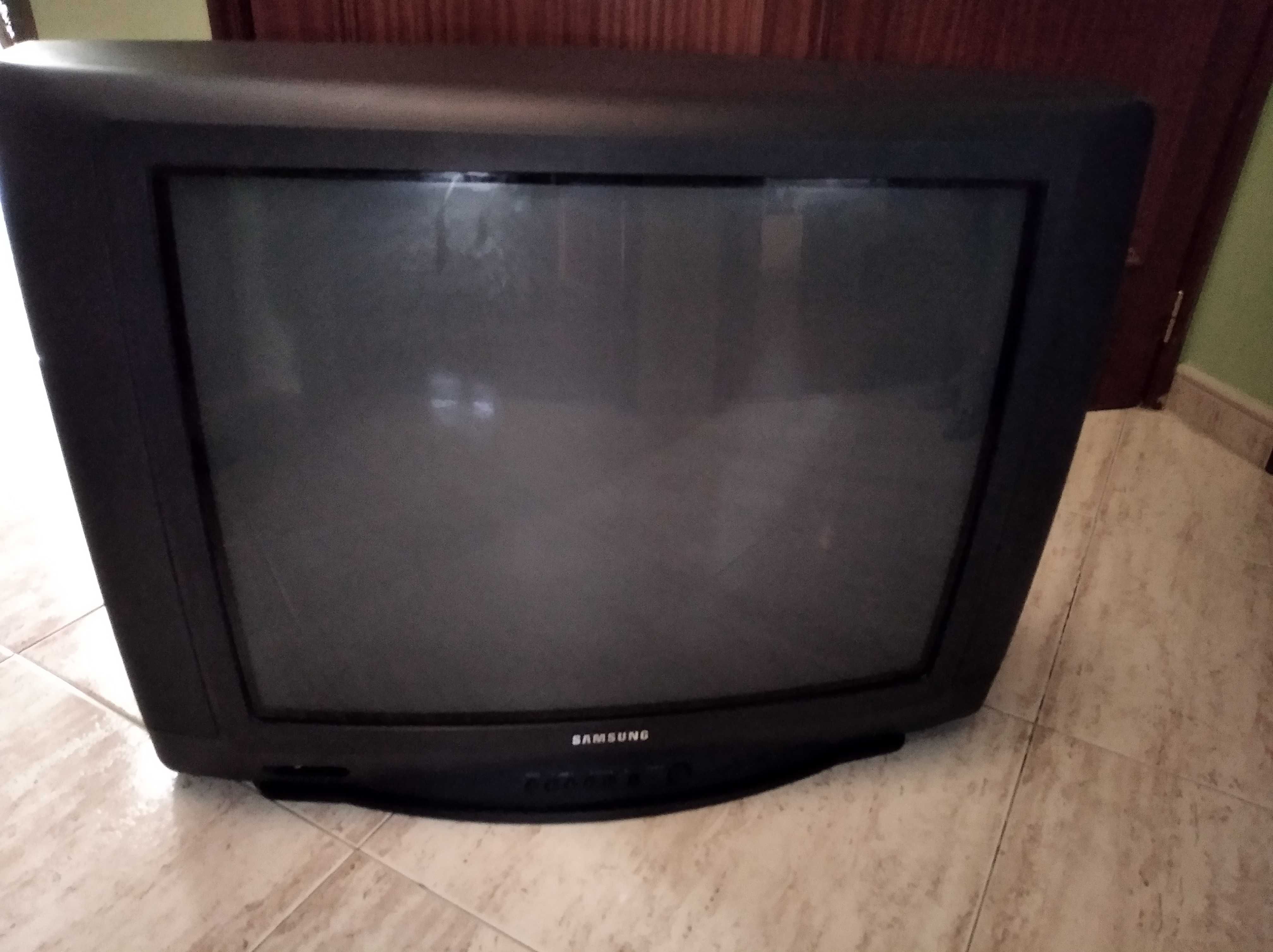 Televisão Samsung apenas