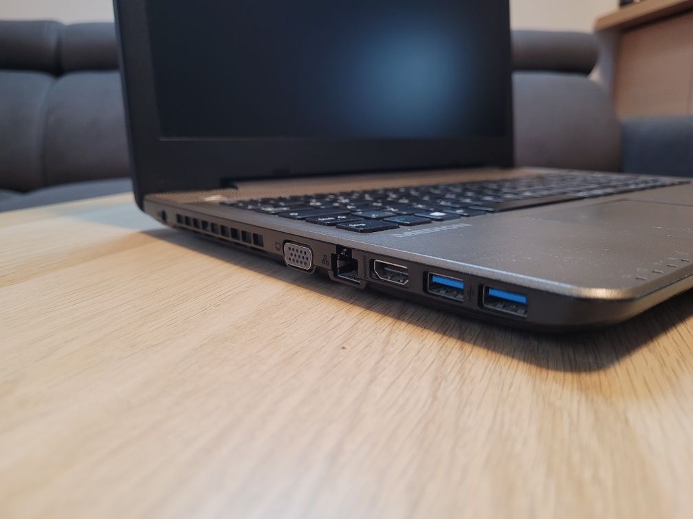 Laptop biznesowy Medion - Intel i3 / 4gb ram / dysk 500 / 15,6" /