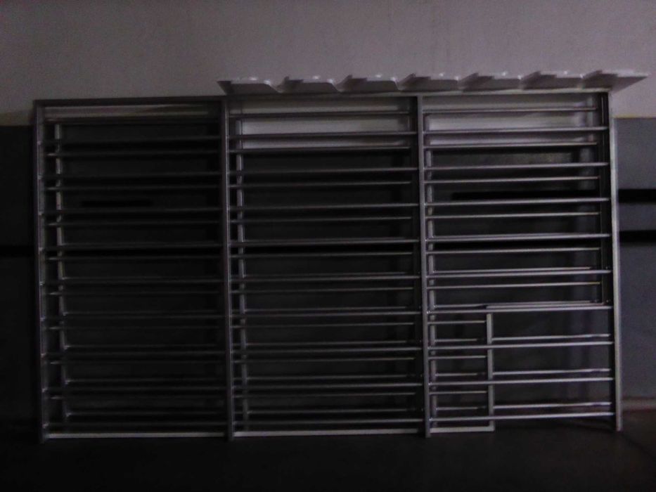 Três grades, proteção de janelas