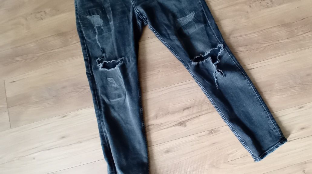 Spodnie z dziurami H&M