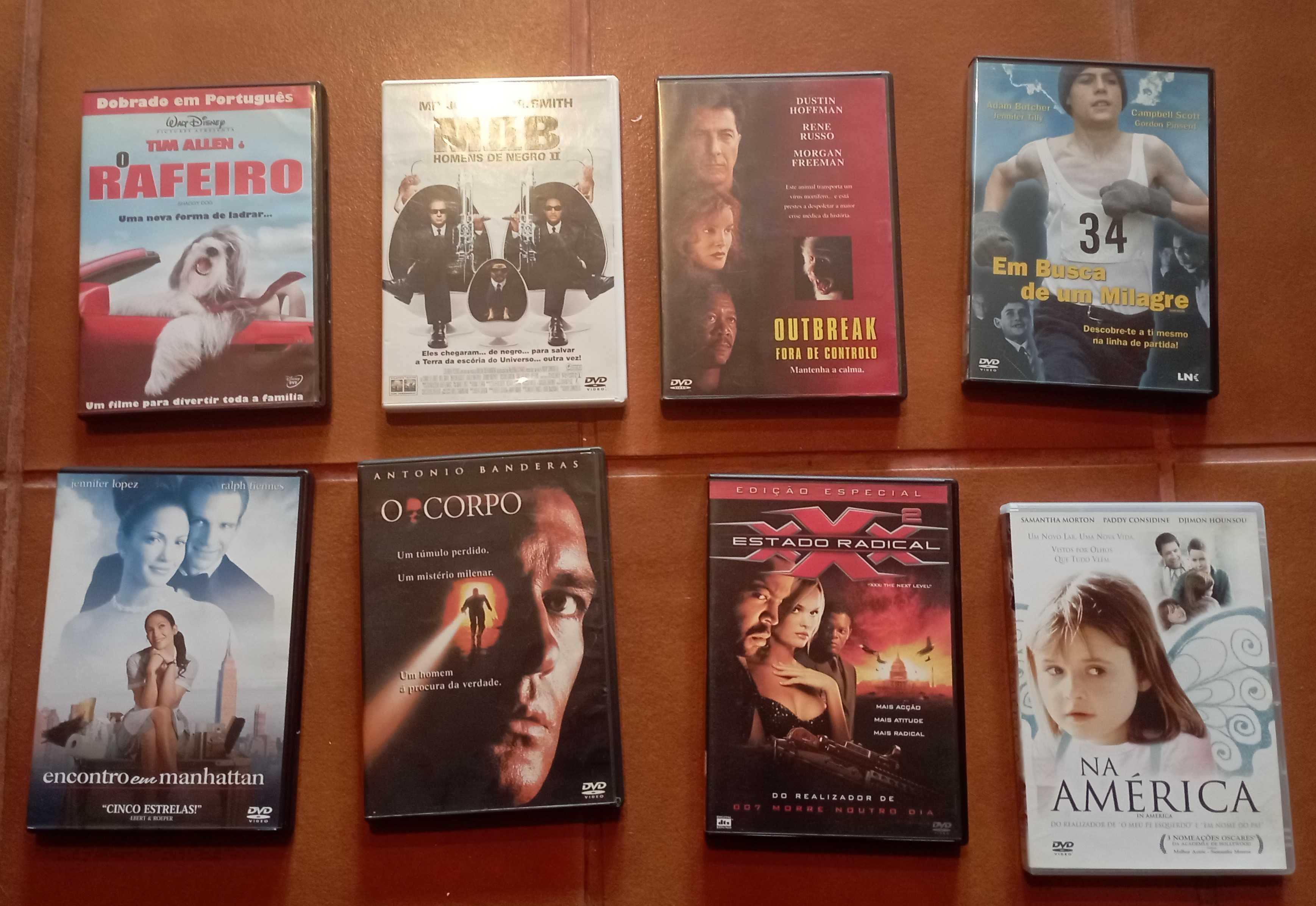 DVDs  na compra de 4 ofereço 1 ou os portes de envio