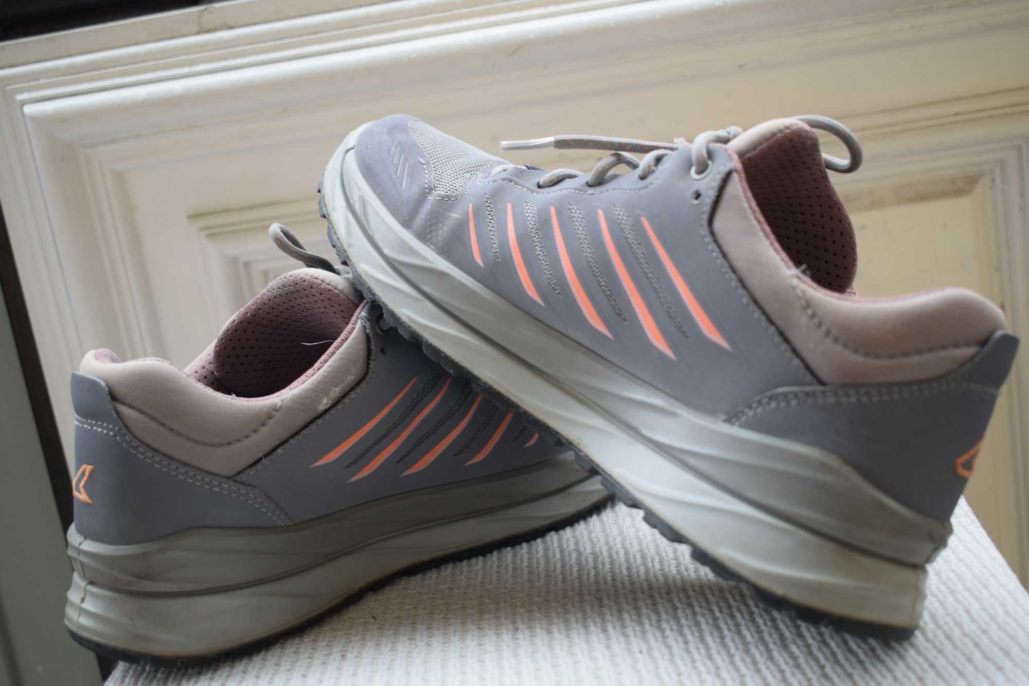 кроссовки кросовки мембранные термокроссовки Lowa GoreTEX р. 39
