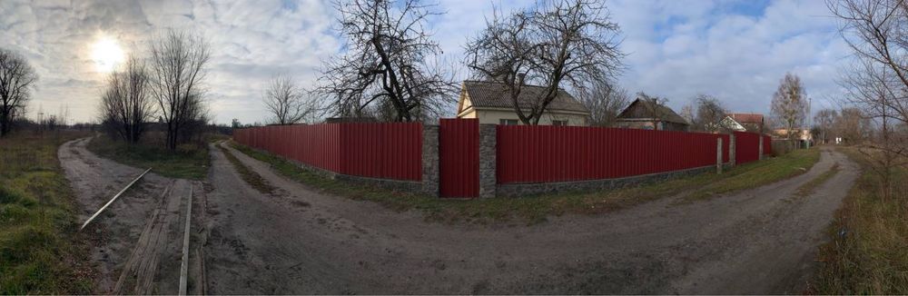 Приватний деревяний будинок