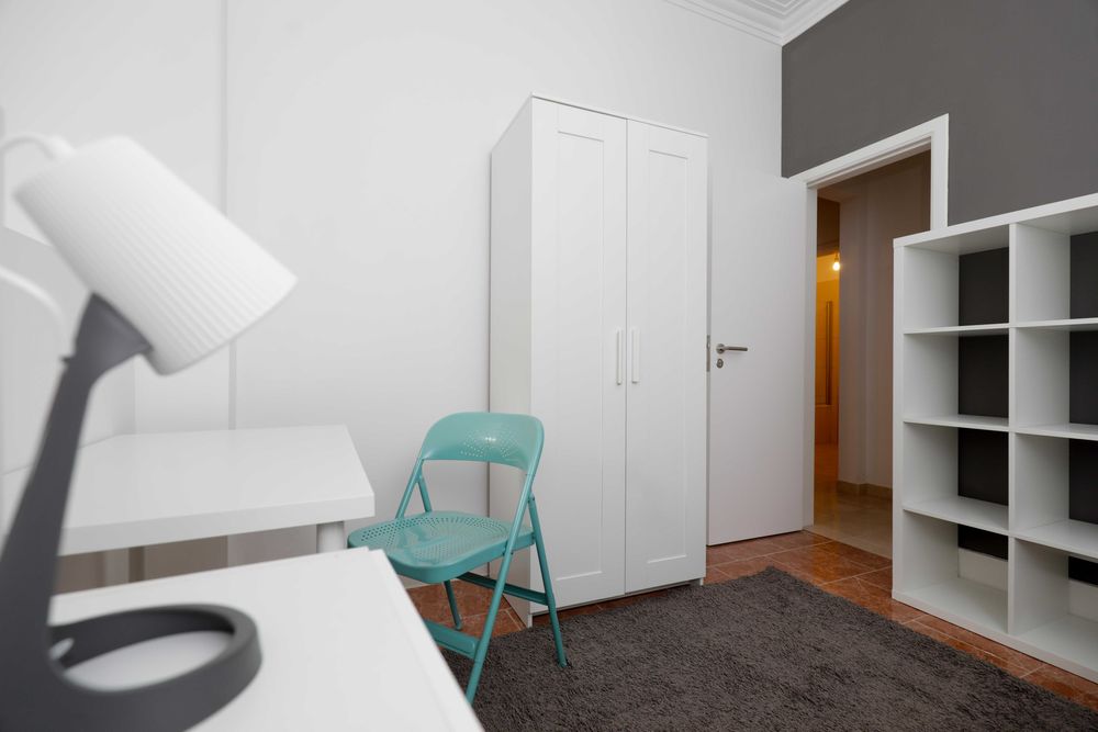 Quarto individual - Junto ao Metro