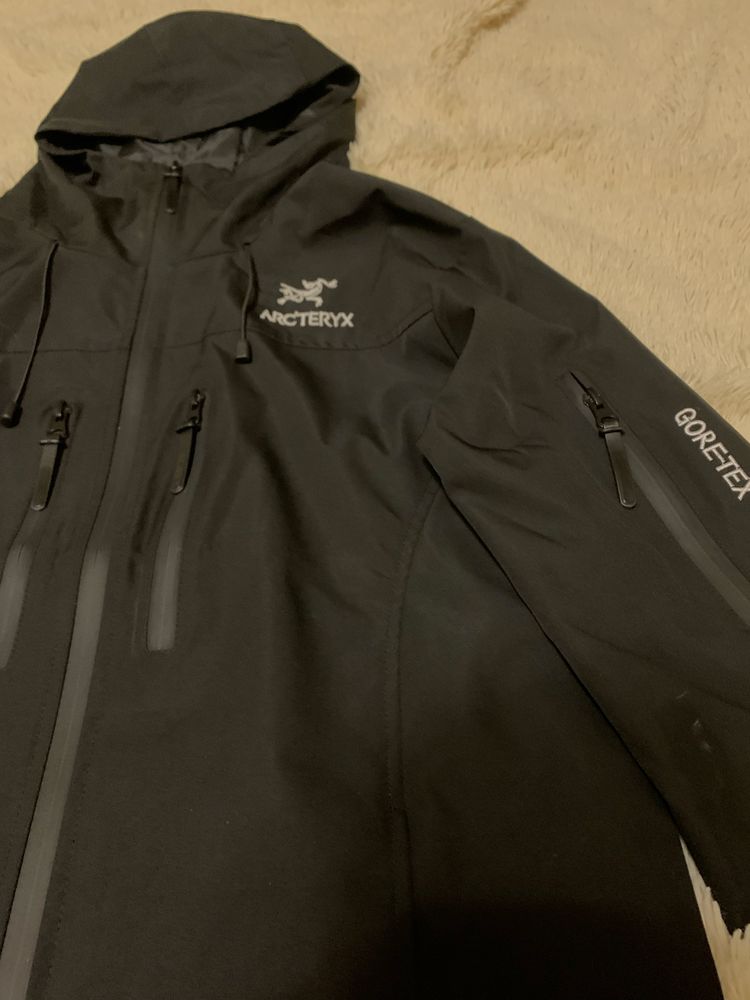 Вітровка arcteryx