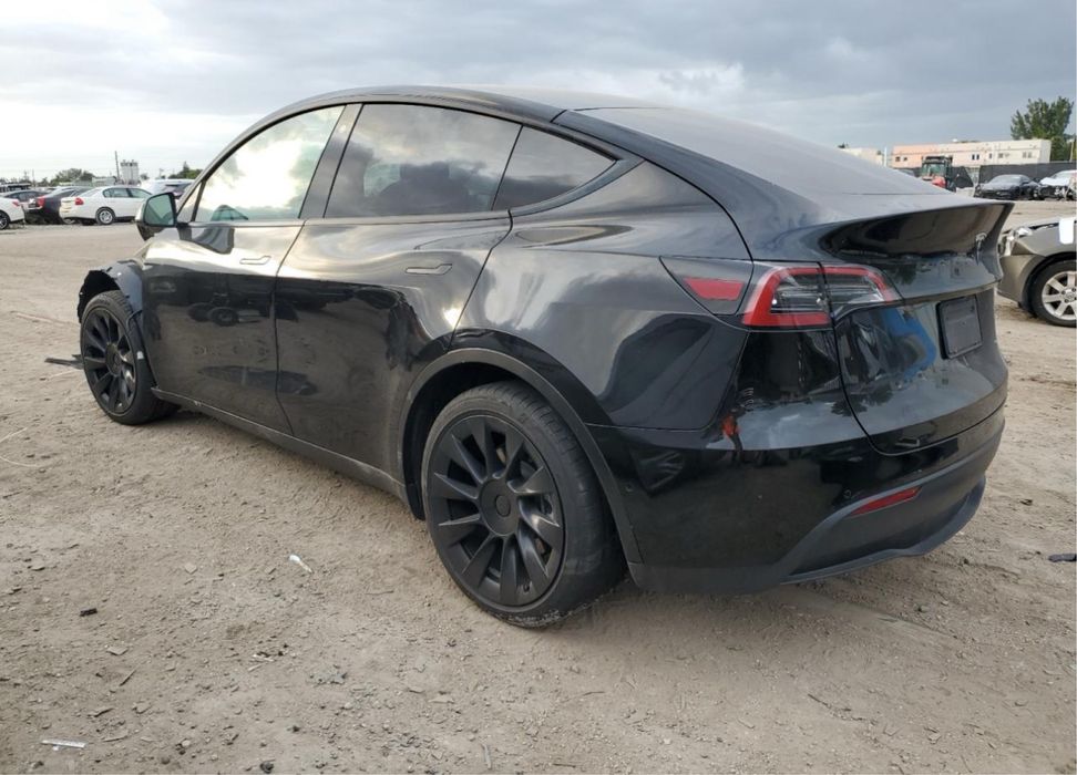 Tesla Model Y четверть ліва права кришка багажника